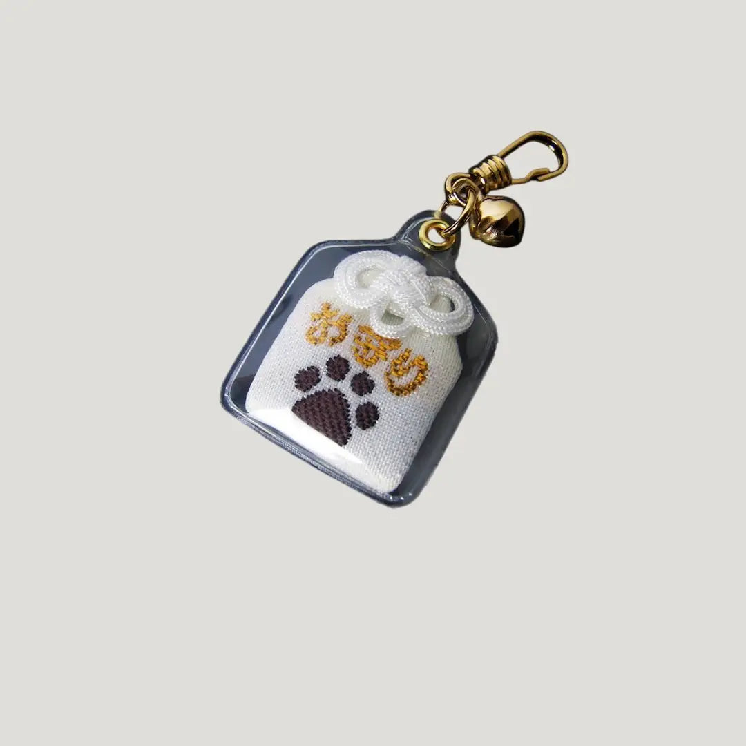 Pet protection omamori (ペットお守り) from Shirasaki Shrine – white Japanese charm with paw print, for animal safety and well-being